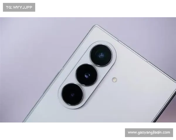 三星Z Fold7上手:215克比iPhone还轻,办公效率翻倍? 三星Z Fold7上手:215克比iPhone还轻,办公效率翻倍?